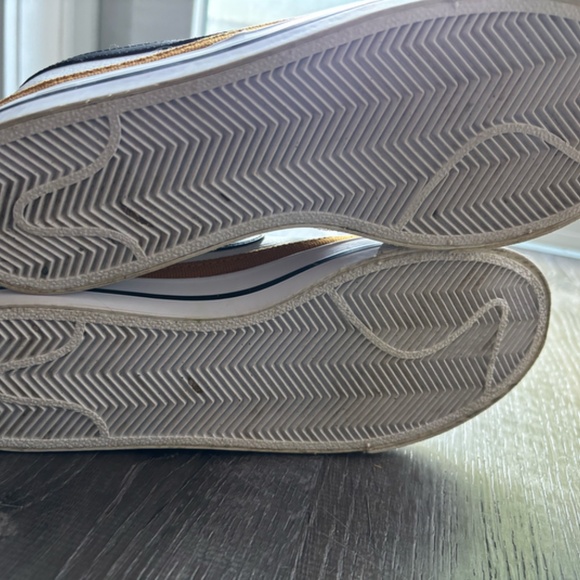 Women's Court Legacy Leather Sneaker - Picture 5 of 5